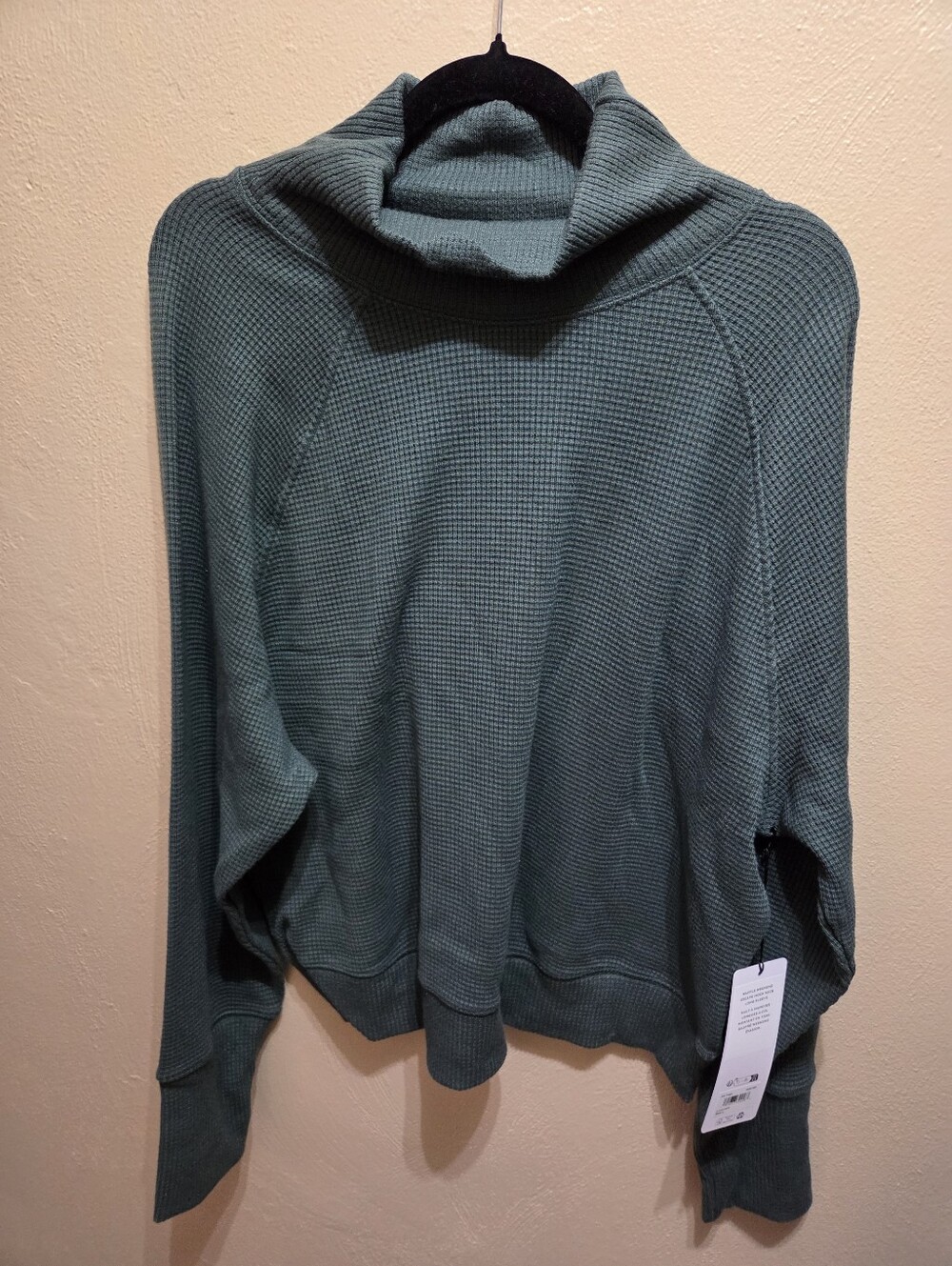 Alo Waffle Weekend Escape Mock Neck In Winter Ivy Size Large - Picture 3 of 7